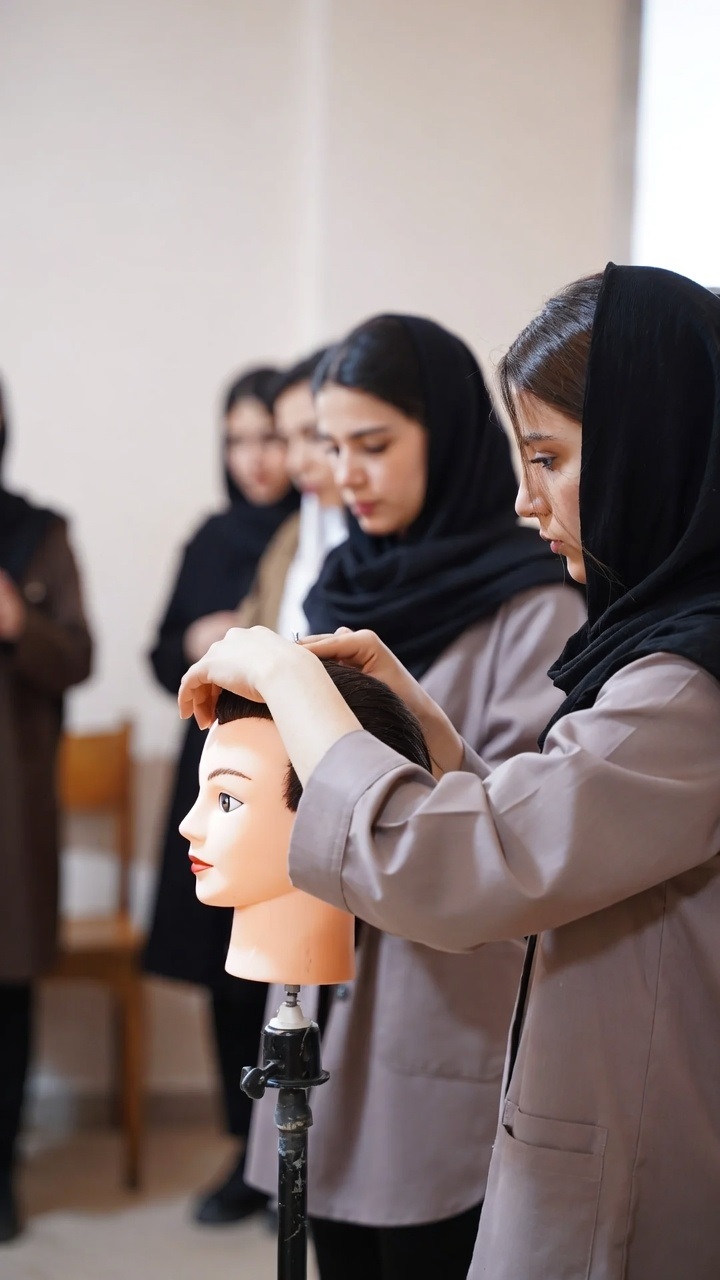 download آموزش کوتاهی مو زنانه در اصفهان